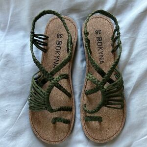 BOKYNA Soulmate Sandal in Oliva size 7.5